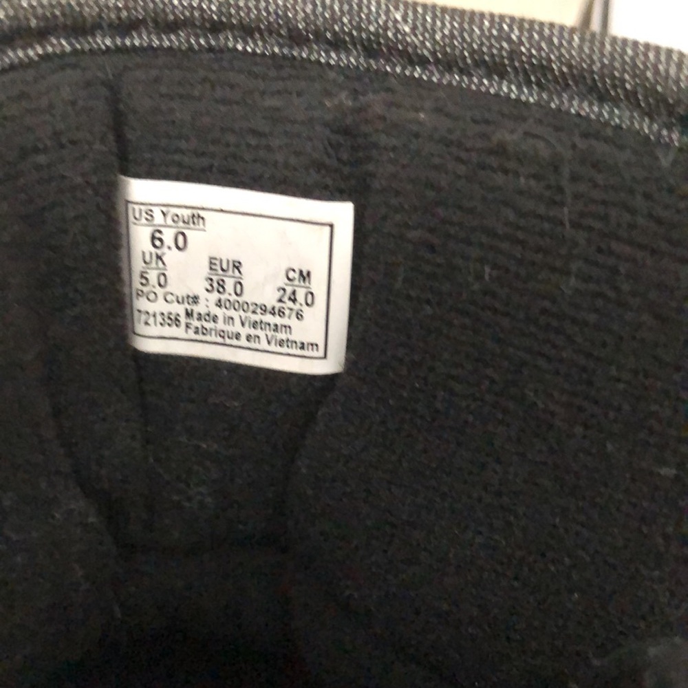 VANS - Picture 4 of 6
